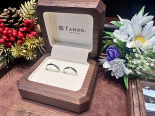 【TANZO.(鍛造指輪)の口コミ】 壊れにくくシンプルかつ上品なデザインで、鏡面仕上げのツルツルキラキラ…