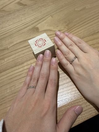 【出雲結(いずもゆい)の口コミ】 この指輪は、シンプルでありながら上品さを兼ね備えており、日常的なコー…