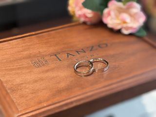 【TANZO.(鍛造指輪)の口コミ】 平打ちストレートにお揃いのセンターラインでペア感を出してます！私のも…