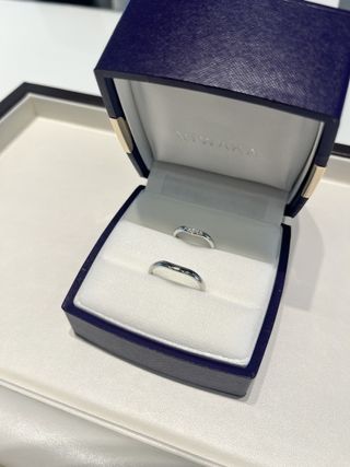 【俄(にわか)の口コミ】 ダイヤが3粒ついてるものと、5粒ついてる物で迷いましたが、せっかくなの…