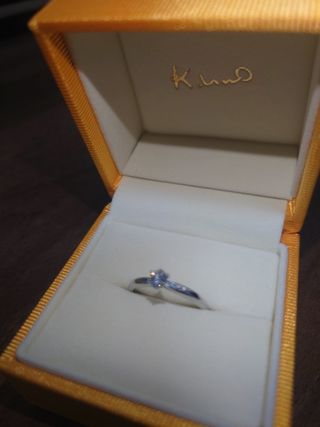 【ケイウノ ブライダル(K.UNO BRIDAL)の口コミ】 内に2人の好きな物をデザインしていただき、外のダイヤにも2人が好きなキ…