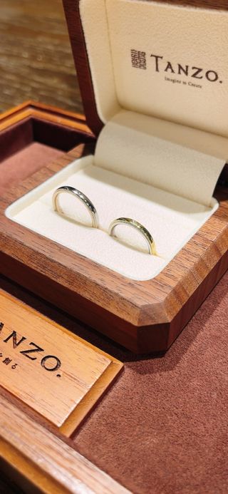 【TANZO.(鍛造指輪)の口コミ】 TANZOにしかない、グリーンゴールドに惚れて即決しました。周囲のミル打ち…