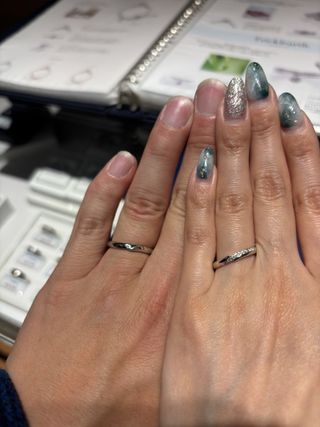 【銀座ダイヤモンドシライシの口コミ】 シンプルでつけやすく、歳を重ねてもつけ続けられるデザイン。
ダイヤもほ…