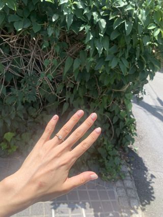 【KANOE Bridal(庚ブライダル)の口コミ】 指輪のデザインだけではなく、ビカビカダイヤが苦手でダイヤ選びから始め…