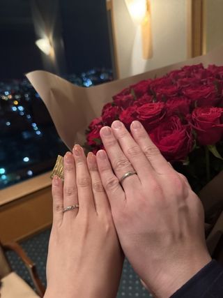 【銀座ダイヤモンドシライシの口コミ】 デザインは2人でペア感が出るようなデザインにしました。
男性のリングは…