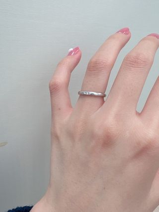 【銀座ダイヤモンドシライシの口コミ】 3粒ダイヤのシンプルな指輪ですが、常にキラキラ輝いているのでお気に入り…