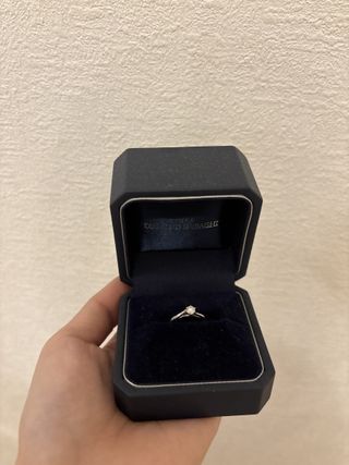 【銀座ダイヤモンドシライシの口コミ】 シンプル王道な婚約指輪に憧れていたので、まさに理想のデザインでした。…
