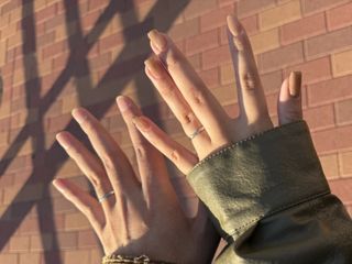 【ラザール ダイヤモンド(LAZARE DIAMOND)の口コミ】 シンプルなので流行り廃りを気にすることもなく、長く付けていられること…