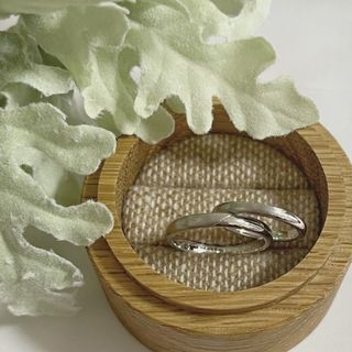 【鎌倉彫金工房の口コミ】 素材はプラチナで、オプション加工でラインにしました！半分はヘアライン…