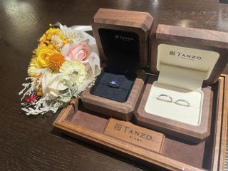 【TANZO.(鍛造指輪)の口コミ】 婚約指輪:真ん中に0.209ctのダイヤモンド，サムシングブルー要素を入れた…