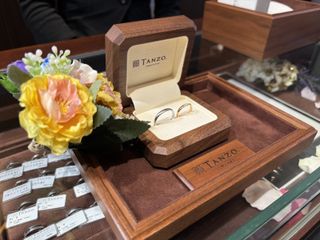 【TANZO.(鍛造指輪)の口コミ】 指輪が変形すると悲しいので、丈夫なものを、そして夫が感覚過敏のため、…