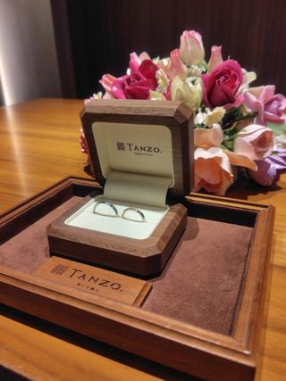 【TANZO.(鍛造指輪)の口コミ】 内側の加工が上質でつけ心地がとてもいい
ダイヤがすごく綺麗で見ていてう…