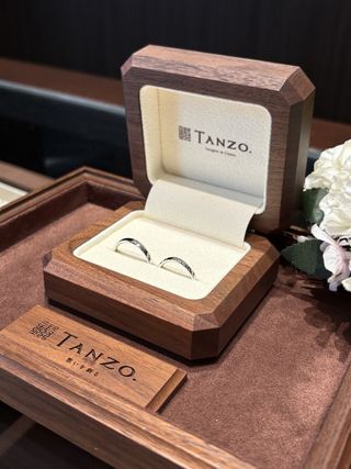 【TANZO.(鍛造指輪)の口コミ】 鍛造製法のため丈夫で変形しづらい点がおすすめです。デザインもシンプル…