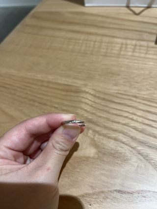 【出雲結(いずもゆい)の口コミ】 シンプルだと思いきやダイヤが斜めに散りばめられているところです。彼と…