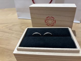 【出雲結(いずもゆい)の口コミ】 普段アクセサリーを着用しない方でも自然に馴染むようなシンプルなデザイ…