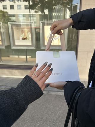 【アイプリモ(I-PRIMO)の口コミ】 婚約指輪は私の好きなデザインを希望していたので一緒に観に行きました。…