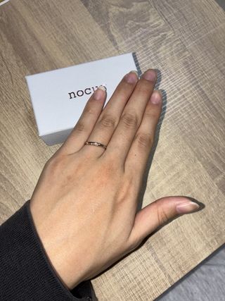 【nocur(ノクル)の口コミ】 シンプルかつ、普段使いしやすいデザインで選びました。
目立ちすぎずでも…