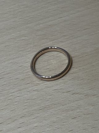 【出雲結(いずもゆい)の口コミ】 シンプルなデザインで飽きがこない。
ピンクゴールドのため肌馴染みがよく…