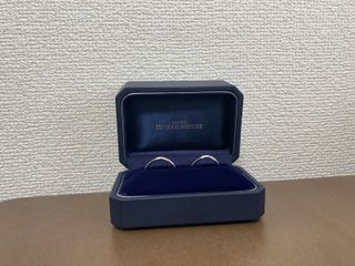 【銀座ダイヤモンドシライシの口コミ】 結婚指輪は長年つけるものなのでシンプルで普段使いしやすい物を選びまし…