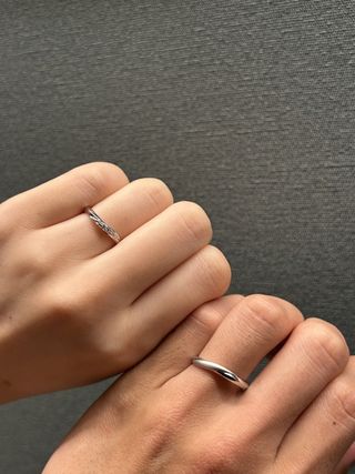 【アイプリモ(I-PRIMO)の口コミ】 ウェーブが施されたデザインで、シンプルな中にもこだわりがみえるもので…