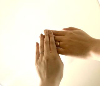 【ヴァンドーム青山(VENDOME AOYAMA)の口コミ】 　結婚指輪は毎日身につけるものなので、耐久性の高い素材を選びました。
…