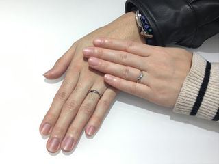 【俄(にわか)の口コミ】 つけ心地がよく、指が綺麗にみえる。
シンプルすぎず、ダイヤモンドがきら…