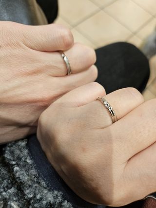 【銀座ダイヤモンドシライシの口コミ】 私の指の形や色ではストレートのデザインやシルバーリングは似合わないと…