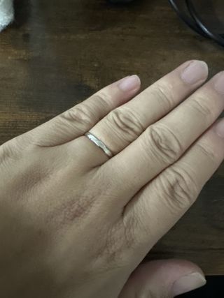 【BONDS(ボンズ)の口コミ】 とてもシンプルですが、光の角度が楽しめるのが好きです。
普段使いも大丈…