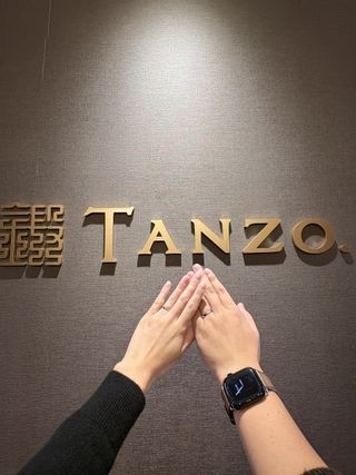 【TANZO.(鍛造指輪)の口コミ】 小さくても輝きが強く、指を動かすたびにキラッと光って上品。派手すぎず…