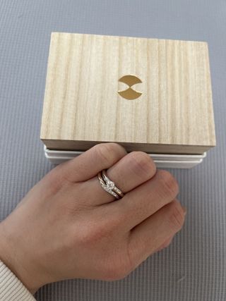 【AMATSU(アマツ)の口コミ】 シルバーとゴールドの絶妙な色味が上品で、どんな服にも合わせやすい指輪…