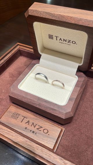 【TANZO.(鍛造指輪)の口コミ】 お互いの好みを尊重して、素材や加工などはそれぞれ違うものを選択しまし…