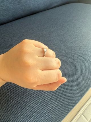 【Flowaves(フロウェーブス)の口コミ】 ダイヤモンドが美しく、とても綺麗に輝いています。つけた時に指が長く見…