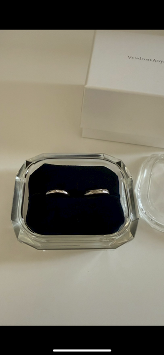 【ヴァンドーム青山(VENDOME AOYAMA)の口コミ】 ウェーブで線が控えめに入っていてシンプルなデザインが気に入ってます。
…