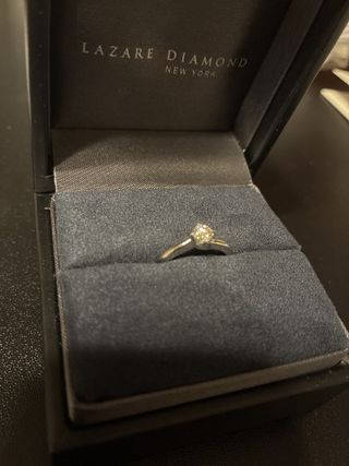 【ラザール ダイヤモンド(LAZARE DIAMOND)の口コミ】 ノーブルかつ華やかな佇まいが一目見て気に入りました。ダイヤモンドの輝…