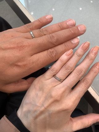 【アイプリモ(I-PRIMO)の口コミ】 センターラインとリングの内側がピンクゴールドになっている。小さなハー…