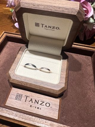 【TANZO.(鍛造指輪)の口コミ】 それぞれ自分の手に馴染む色味を選べて、デザインもそれぞれの好みに合わ…