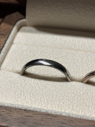 【TANZO.(鍛造指輪)の口コミ】 私の結婚指輪は妻のリングがキラキラとしたものになっているので、普段使…