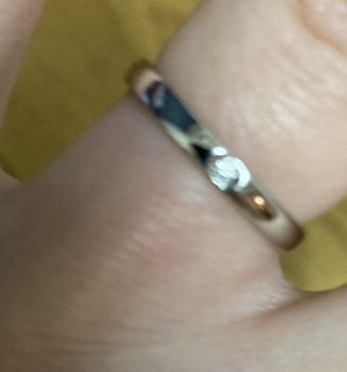 【ジュエリーツツミ(JEWELRY TSUTSUMI)の口コミ】 シンプルなタイプなので場面を選ばずに付けられます。
細身なのでそんなに…