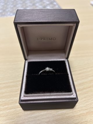 【アイプリモ(I-PRIMO)の口コミ】 デザインがアシンメトリーなのがいいです！自分にキラキラ見せたいのか、…