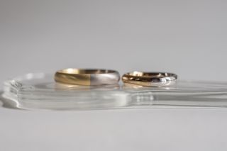 【Cayof(カヨフ)の口コミ】 シルバーとゴールドのコンビネーションリングをオーダーしました。半周ず…