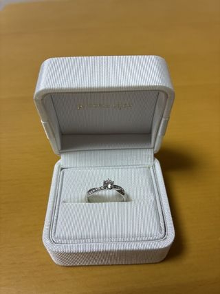 【Princess Bijou(プリンセス・ビジュー)の口コミ】 アリエルをイメージした、ゆるやかなウェーブ型のデザインがとてもかわい…