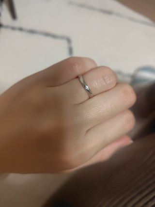 【銀座ダイヤモンドシライシの口コミ】 シンプルなデザインの結婚指輪を探していたところ、こちらの指輪に出会い…