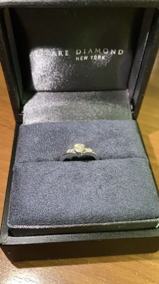 【ラザール ダイヤモンド(LAZARE DIAMOND)の口コミ】 パートナーの手が華奢なため、つけた際に綺麗に見えるデザインを選びまし…