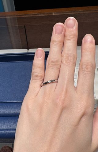 【銀座ダイヤモンドシライシの口コミ】 シンプルで飽きのないデザインを探していたので、理想にピッタリでした。…