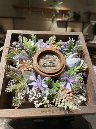 【鎌倉彫金工房の口コミ】 男女ともに1.5mmの細身デザインを選択し、
ホワイトゴールドとピンクゴー…