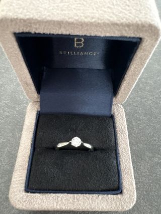 【BRILLIANCE+(ブリリアンスプラス)の口コミ】 ダイヤをプレゼントして頂き、そこから夫婦でお店に出向き自分の好きなデ…