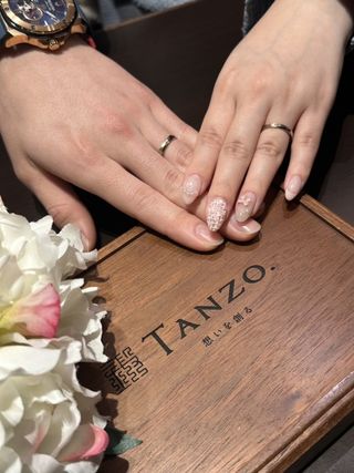 【TANZO.(鍛造指輪)の口コミ】 シャンパンゴールドという色と、太さです。
手が小さく、指がふっくらして…