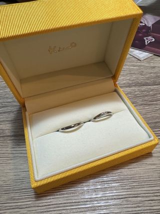 【ケイウノ ブライダル(K.UNO BRIDAL)の口コミ】 シンプルで流行に左右されないデザインであり、長く愛用できる点がとても…