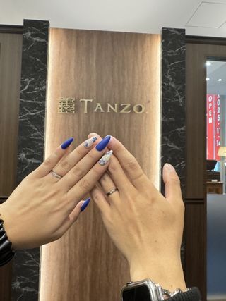 【TANZO.(鍛造指輪)の口コミ】 シンプルな中に一石のダイヤ、そして妻の指輪は9つとゴージャスに、丈夫で…