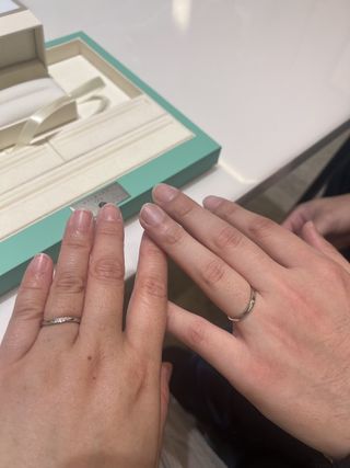 【DIAMOND DOT LAB(ダイアモンド ドット ラボ)の口コミ】 アレルギーフリーのプラチナ999。
ダイヤモンド5つ中3つをピンクダイヤに…